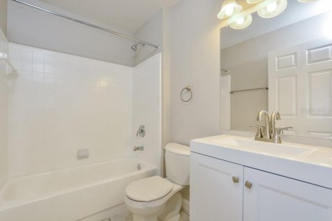 Villa ou maison à louer à Lake Mary, Floride: 3 chambres, 147.53 m2 № 1826169 - photo 15