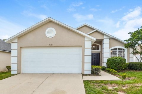 Villa ou maison à louer à Lake Mary, Floride: 3 chambres, 147.53 m2 № 1826169 - photo 1
