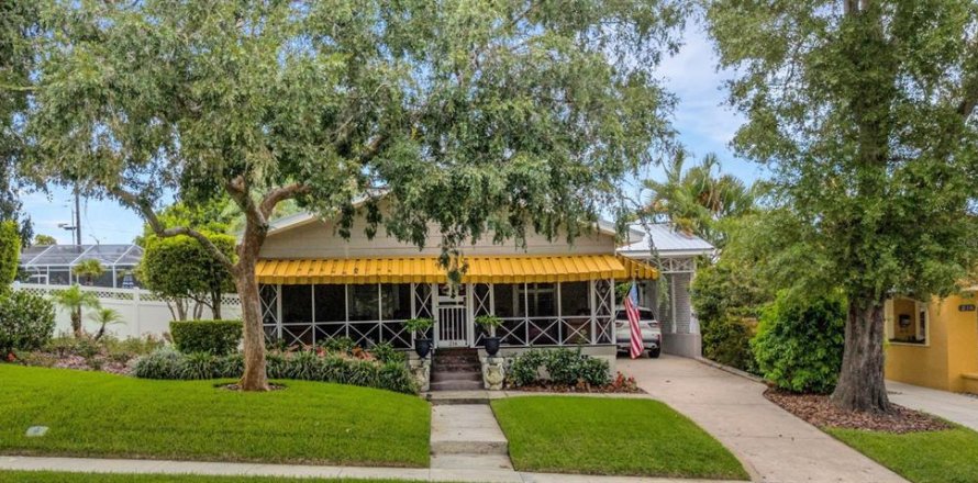 House in Lakeland, Florida 3 bedrooms, 150.97 sq.m. № 1886083