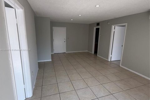Condominio en venta en Miami, Florida, 2 dormitorios, 67.63 m2 № 1745966 - foto 3