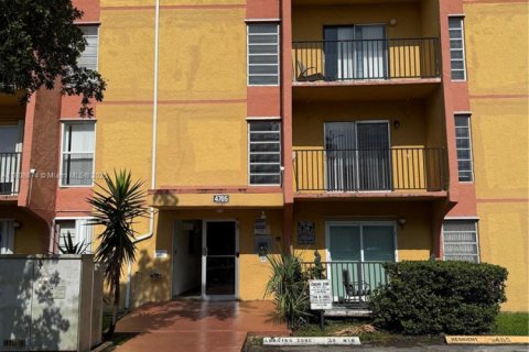 Condominio en venta en Miami, Florida, 2 dormitorios, 67.63 m2 № 1745966 - foto 1