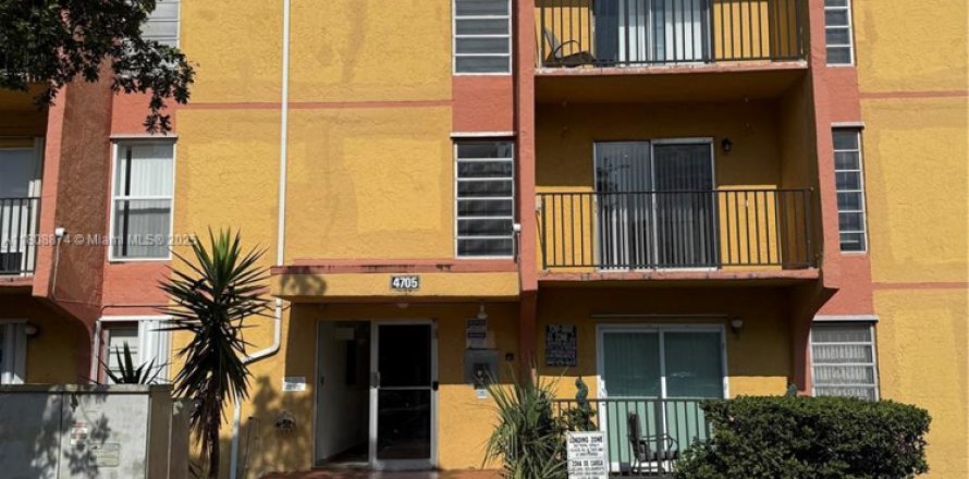 Condominio en Miami, Florida, 2 dormitorios  № 1745966