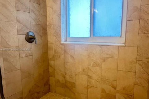 Casa en alquiler en Fort Lauderdale, Florida, 2 dormitorios, 199.93 m2 № 1951038 - foto 8