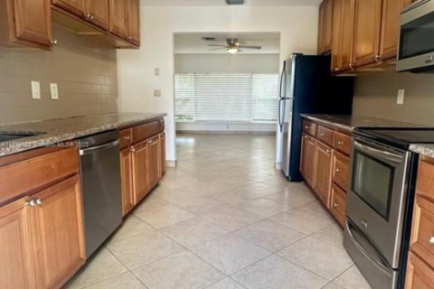 Casa en alquiler en Fort Lauderdale, Florida, 2 dormitorios, 199.93 m2 № 1951038 - foto 4