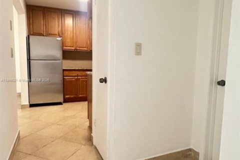 Casa en alquiler en Fort Lauderdale, Florida, 2 dormitorios, 199.93 m2 № 1951038 - foto 11