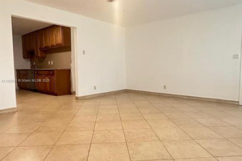 Casa en alquiler en Fort Lauderdale, Florida, 2 dormitorios, 199.93 m2 № 1951038 - foto 2