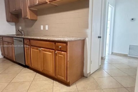 Casa en alquiler en Fort Lauderdale, Florida, 2 dormitorios, 199.93 m2 № 1951038 - foto 6