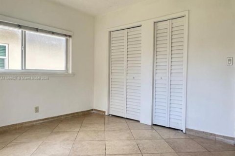 Casa en alquiler en Fort Lauderdale, Florida, 2 dormitorios, 199.93 m2 № 1951038 - foto 10