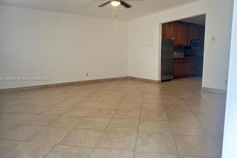 Casa en alquiler en Fort Lauderdale, Florida, 2 dormitorios, 199.93 m2 № 1951038 - foto 1