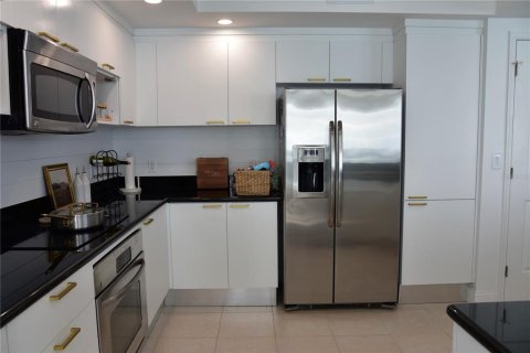 Condo in Holly Hill, Florida, 3 bedrooms  № 2200259 - photo 13
