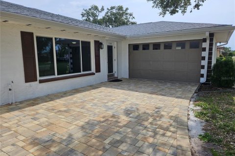 House in Sun City Center, Florida 2 bedrooms, 180.79 sq.m. № 2227596 - photo 6
