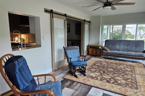 House in Sun City Center, Florida 2 bedrooms, 180.79 sq.m. № 2227596 - photo 23