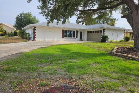 House in Sun City Center, Florida 2 bedrooms, 180.79 sq.m. № 2227596 - photo 5