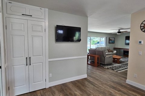 House in Sun City Center, Florida 2 bedrooms, 180.79 sq.m. № 2227596 - photo 15