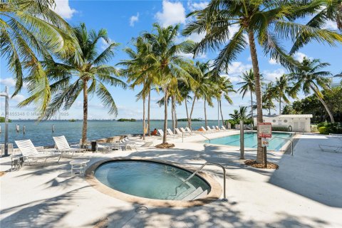 Condo in Miami, Florida, 2 bedrooms  № 1888901 - photo 3