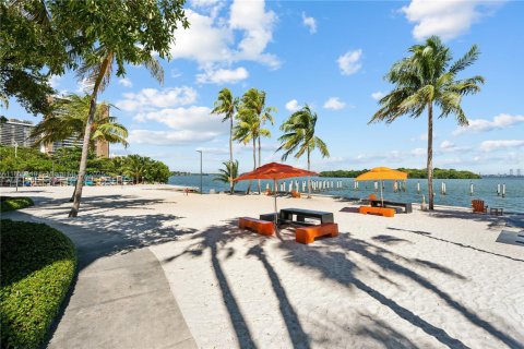 Condo in Miami, Florida, 2 bedrooms  № 1888901 - photo 2