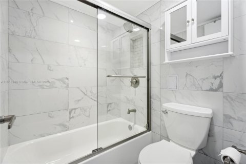 Condo in Miami, Florida, 2 bedrooms  № 1888901 - photo 20