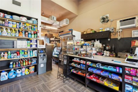 Condo in Miami, Florida, 2 bedrooms  № 1888901 - photo 29