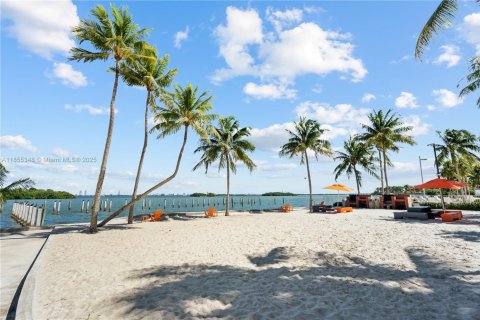 Condo in Miami, Florida, 2 bedrooms  № 1888901 - photo 8
