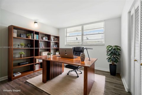 Condo in Miami, Florida, 2 bedrooms  № 1888901 - photo 22
