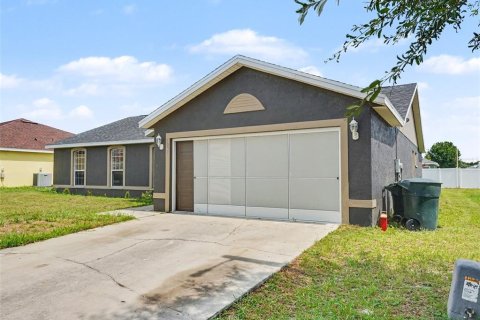 House in Bartow, Florida 4 bedrooms, 172.15 sq.m. № 2203654 - photo 3