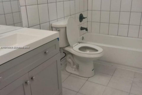 Снять в аренду виллу или дом в Тамарак, Флорида 3 спальни, 139.35м2, № 2005387 - фото 2