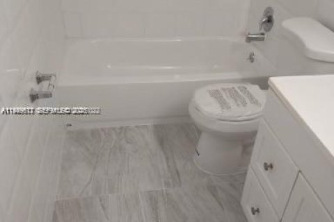 Снять в аренду виллу или дом в Тамарак, Флорида 3 спальни, 139.35м2, № 2005387 - фото 4