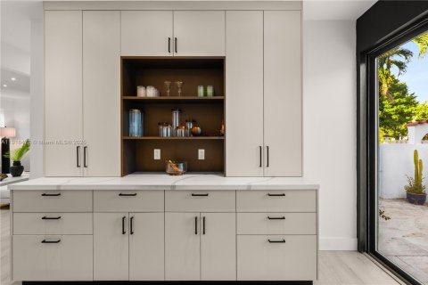 Casa en venta en Miami, Florida, 3 dormitorios, 183.76 m2 № 1974056 - foto 20