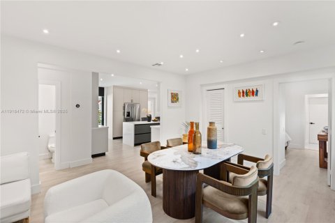 Casa en venta en Miami, Florida, 3 dormitorios, 183.76 m2 № 1974056 - foto 10