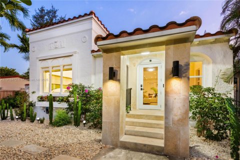 Casa en venta en Miami, Florida, 3 dormitorios, 183.76 m2 № 1974056 - foto 5