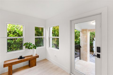 Casa en venta en Miami, Florida, 3 dormitorios, 183.76 m2 № 1974056 - foto 9