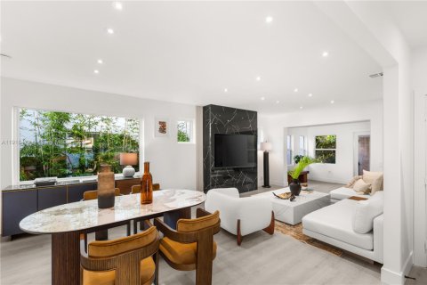 Casa en venta en Miami, Florida, 3 dormitorios, 183.76 m2 № 1974056 - foto 12