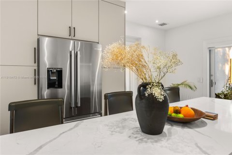 Casa en venta en Miami, Florida, 3 dormitorios, 183.76 m2 № 1974056 - foto 22