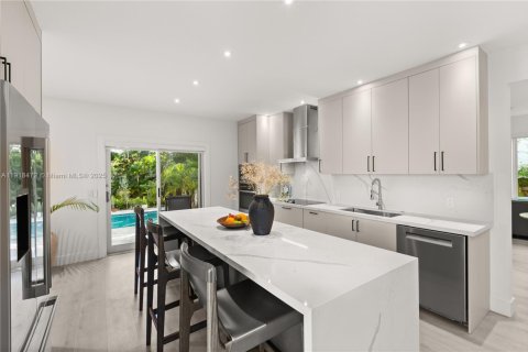 Casa en venta en Miami, Florida, 3 dormitorios, 183.76 m2 № 1974056 - foto 17