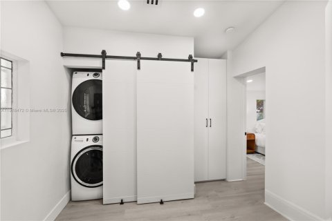Casa en venta en Miami, Florida, 3 dormitorios, 183.76 m2 № 1974056 - foto 25