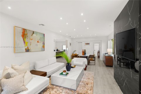 Casa en venta en Miami, Florida, 3 dormitorios, 183.76 m2 № 1974056 - foto 6