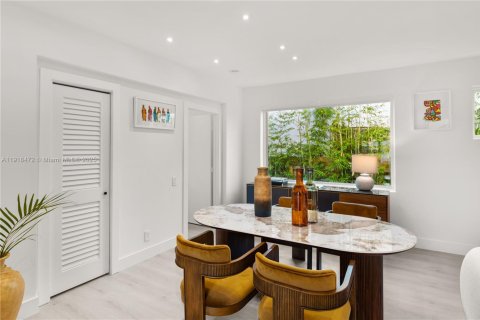 Casa en venta en Miami, Florida, 3 dormitorios, 183.76 m2 № 1974056 - foto 13