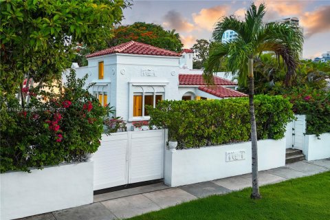 Casa en venta en Miami, Florida, 3 dormitorios, 183.76 m2 № 1974056 - foto 2