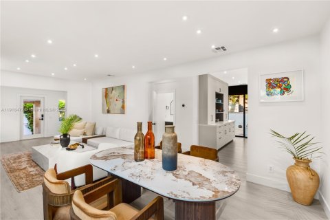 Casa en venta en Miami, Florida, 3 dormitorios, 183.76 m2 № 1974056 - foto 11