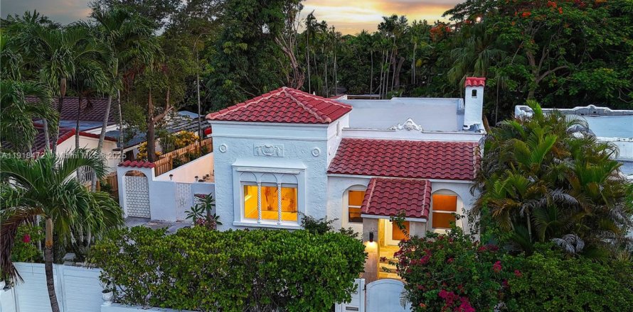 Casa en Miami, Florida 3 dormitorios, 183.76 m2 № 1974056
