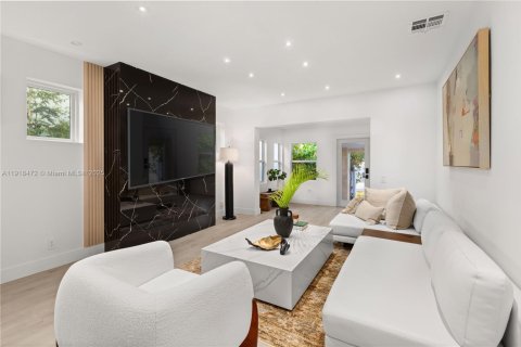 Casa en venta en Miami, Florida, 3 dormitorios, 183.76 m2 № 1974056 - foto 8