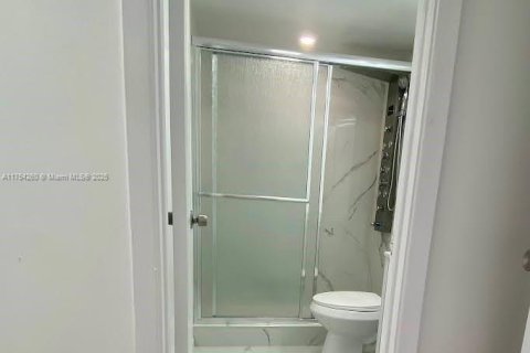 Купить кондоминиум в Халландейл-Бич, Флорида 1 спальня, 80.82м2, № 1958362 - фото 11