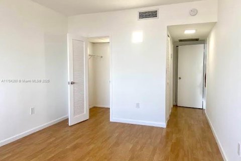 Купить кондоминиум в Халландейл-Бич, Флорида 1 спальня, 80.82м2, № 1958362 - фото 9