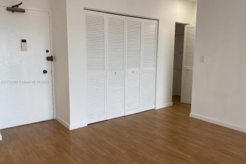 Купить кондоминиум в Халландейл-Бич, Флорида 1 спальня, 80.82м2, № 1958362 - фото 7