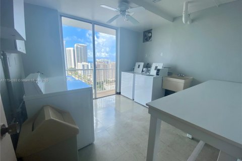 Купить кондоминиум в Халландейл-Бич, Флорида 1 спальня, 80.82м2, № 1958362 - фото 15