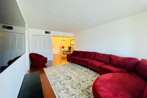 Condo in Plantation, Florida, 2 bedrooms  № 2189746 - photo 13