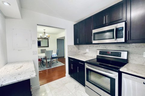 Condo in Plantation, Florida, 2 bedrooms  № 2189746 - photo 3
