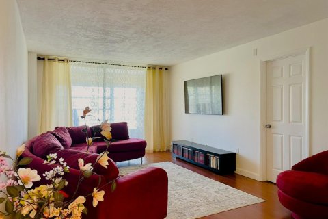 Condo in Plantation, Florida, 2 bedrooms  № 2189746 - photo 10