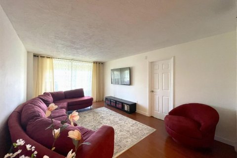 Condo in Plantation, Florida, 2 bedrooms  № 2189746 - photo 11