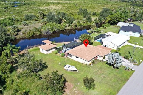 House in Punta Gorda, Florida 2 bedrooms, 98.85 sq.m. № 1911113 - photo 30